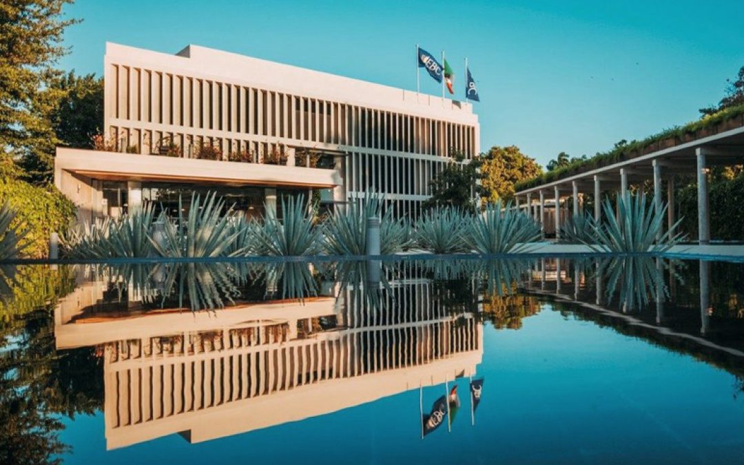 Escuela Bancaria Comercial